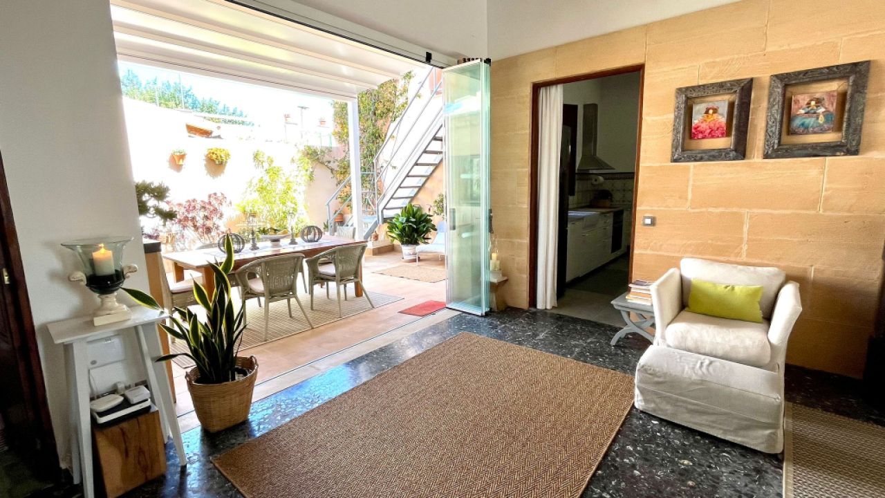 WINTER: Ground floor village house with courtyard near the harbour of Colonia St Jordi -- DH 01 WT