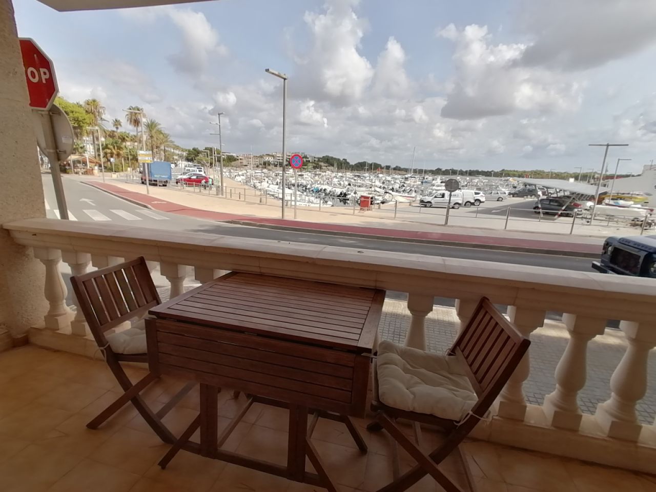 Winter: Parterreapartment in 1. Linie des Hafens von Colonia St JOrdi-- AP 25 WT