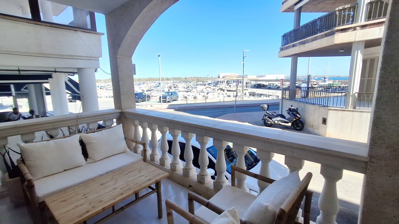 Invierno: Piso en planta baja en el puerto de Colonia St Jordi -- AP 37 WT