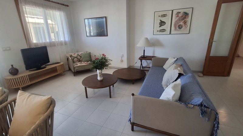 Invierno: Piso en planta baja en el puerto de Colonia St Jordi -- AP 37 WT