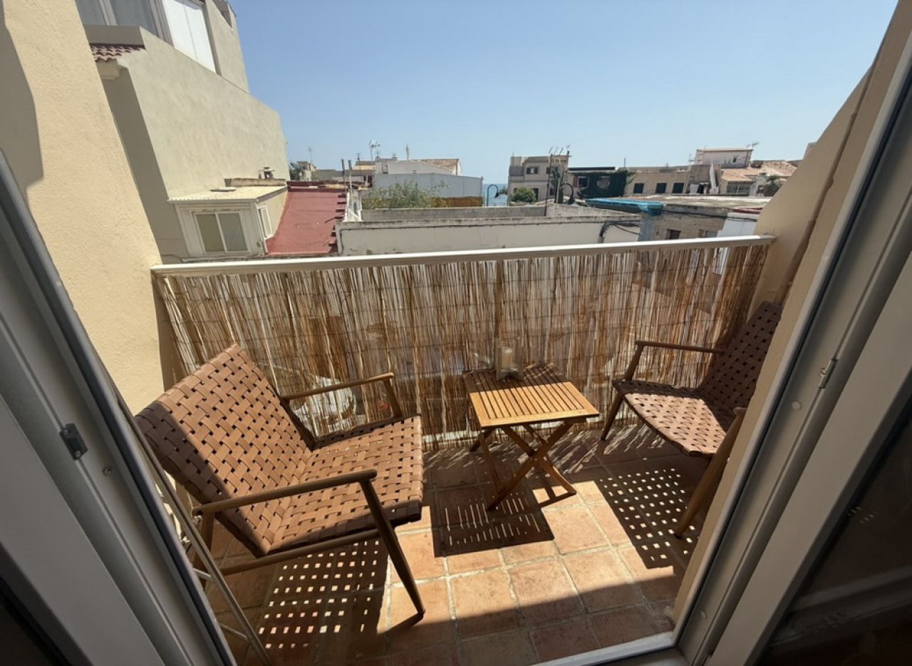 Invierno: Apartamento reformado con suelo radiante + balcón en Portixol-Palma -- AP 33 WT