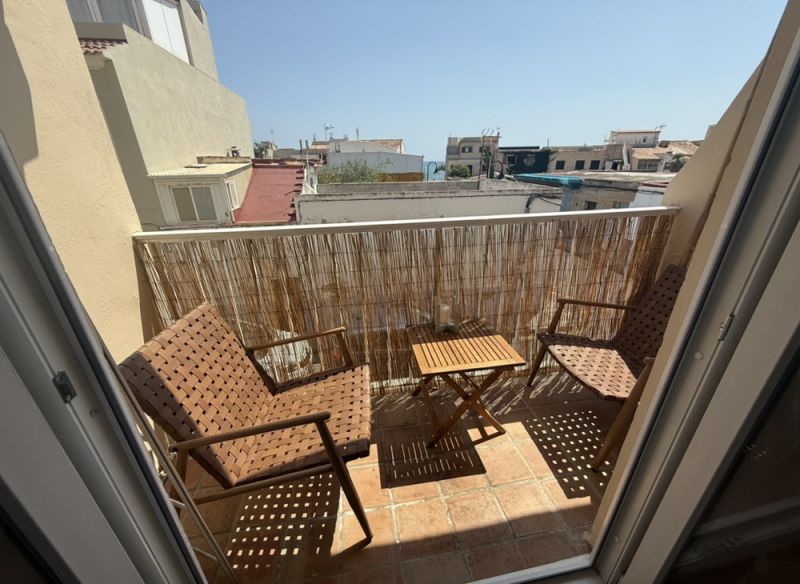 Invierno: Apartamento reformado con suelo radiante + balcón en Portixol-Palma -- AP 33 WT