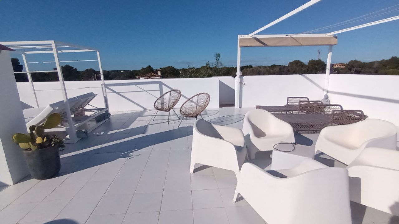 Winter: Stylish apartment with 3 terraces and heating in Cala Santanyi -- AP 30 WT