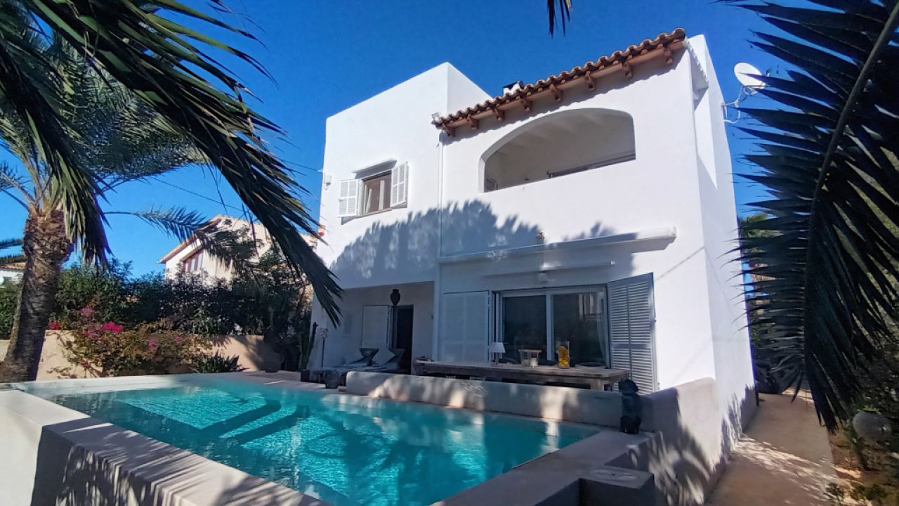 Winter: Schickes Aparment mit 3 Terrassen und Heizung in Cala Santanyi -- AP 30  WT