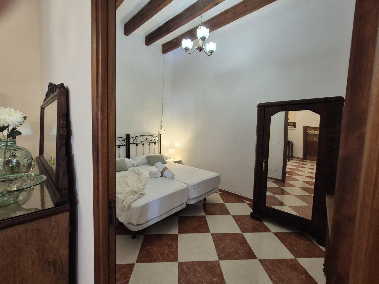WINTER: Typisch mallorquinisches Dorfhaus auf 2 Etagen in Ariany -- DH 20 WT