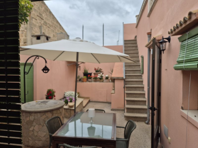 WINTER: Typisch mallorquinisches Dorfhaus auf 2 Etagen in Ariany -- DH 20 WT