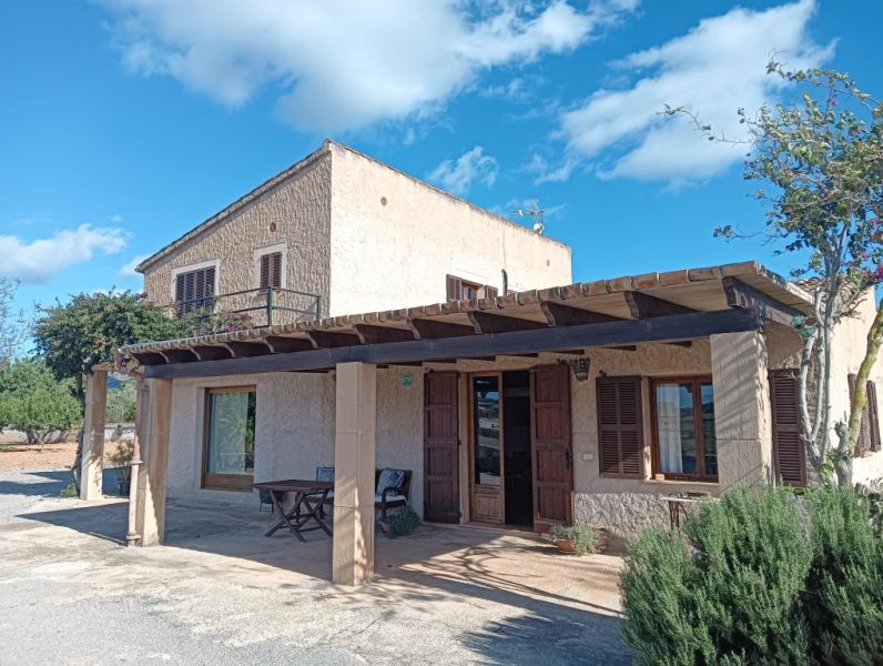 WINTER 27/28: Charming Finca with Beautiful Garden and Heating near Sant Llorenç