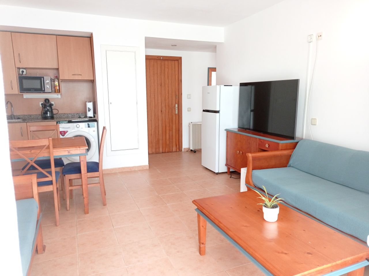 Wintersaison: Ergeschosswohnung mit Terrasse in Hafennähe von Cala Dor --- AP 14 WT