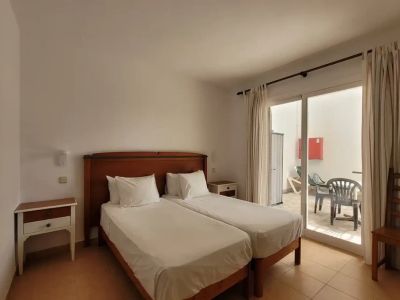 Winter season: Ground-floor apartment with terrace and communal pool near the harbor of Cala Dor --- AP 14 WT