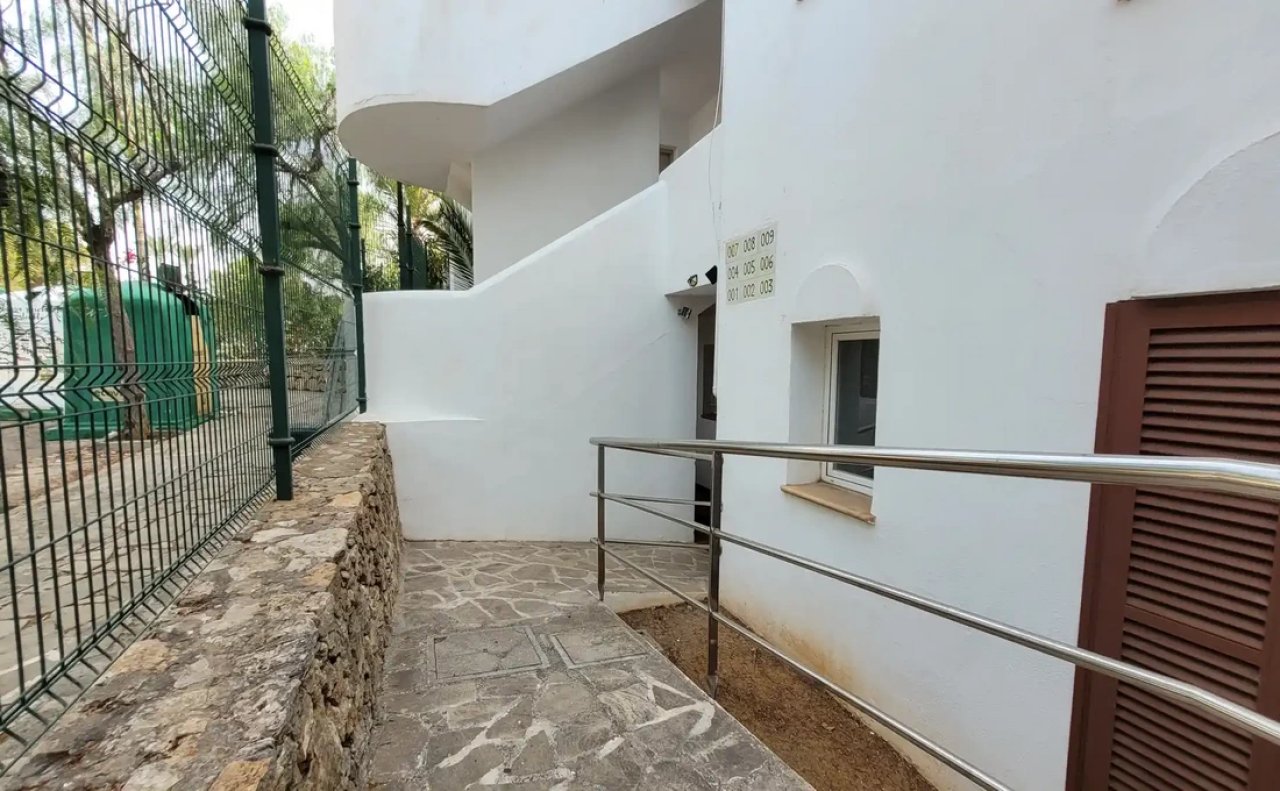 Winter season: Ground-floor apartment with terrace and communal pool near the harbor of Cala Dor --- AP 14 WT