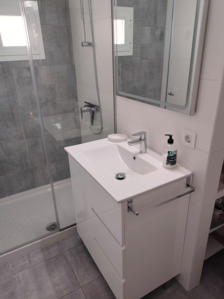 Wintersaison: Modernisiertes Apartment in 1. Line der Küste von  Cala Morlanda -- AP 09 WT