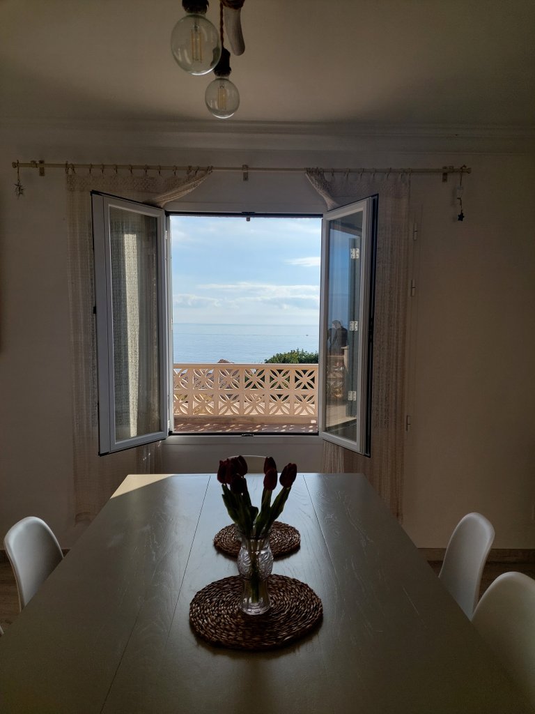 Wohnen direkt am Meer  - Modernes Haus mit Pool und Gästeapartment