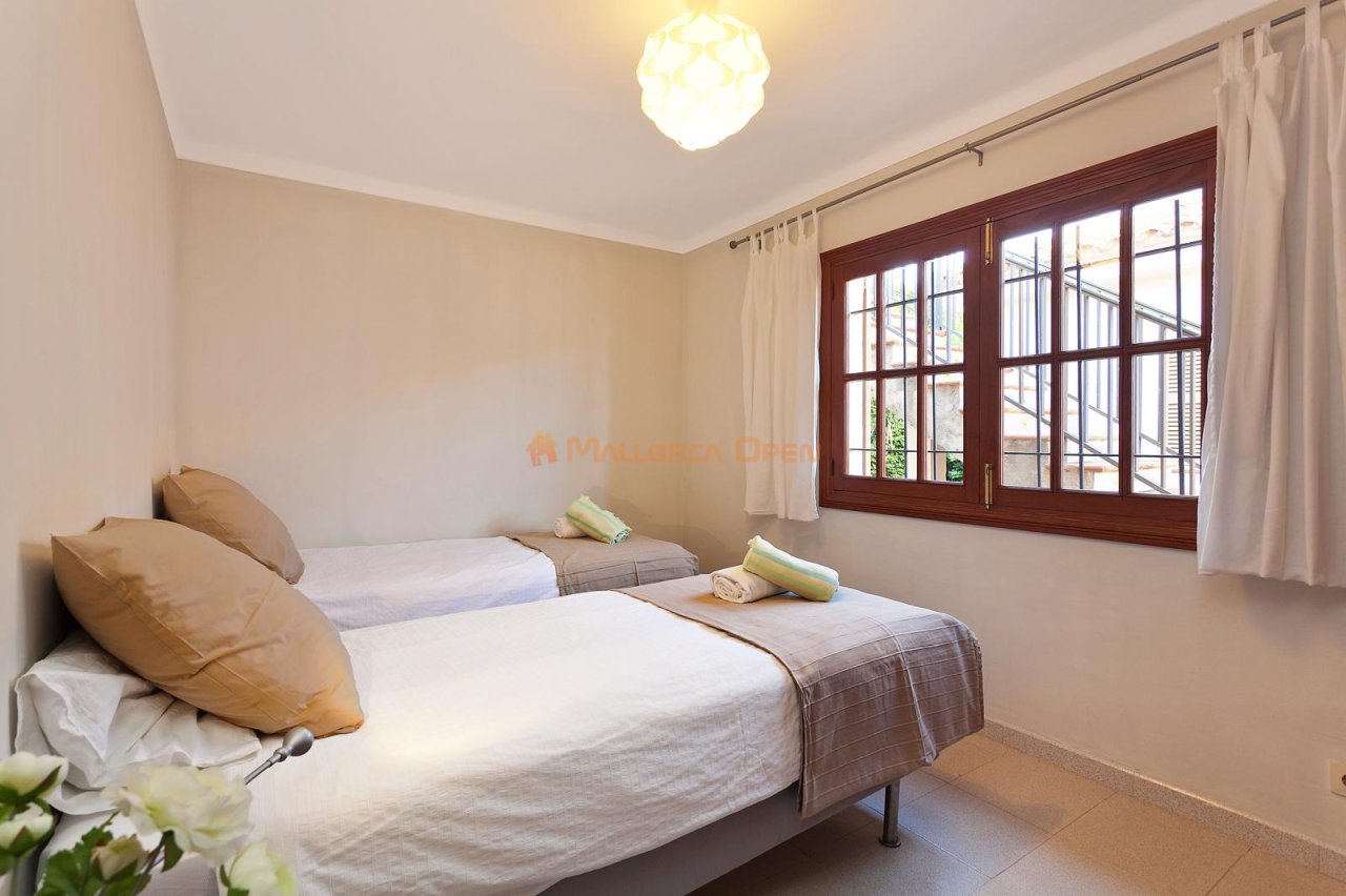 Seafront apartment in Cala Mandia
