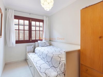 Seafront apartment in Cala Mandia