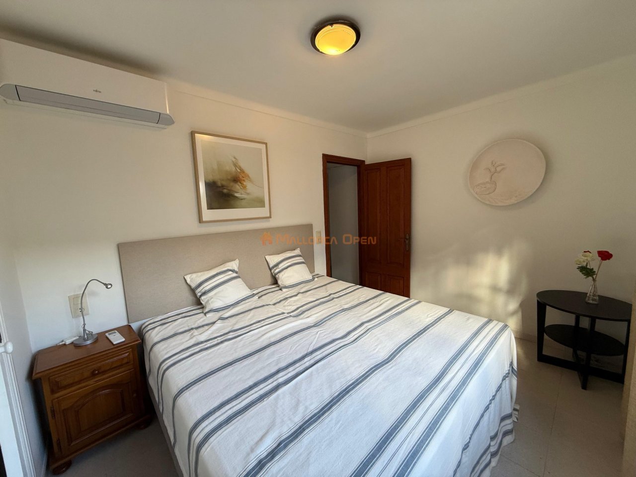 Seafront apartment in Cala Mandia