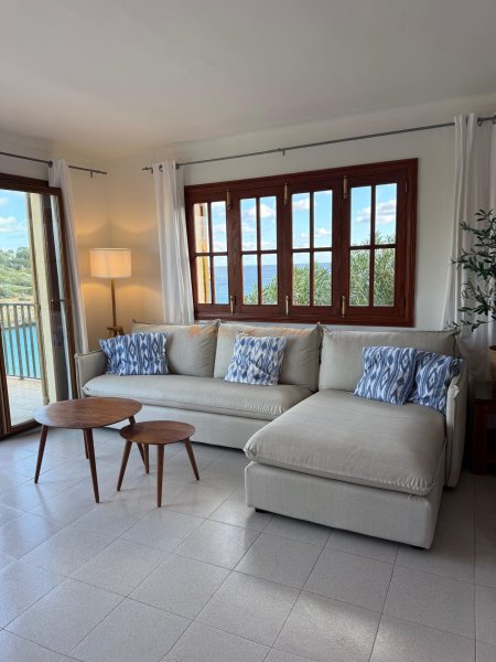 Seafront apartment in Cala Mandia