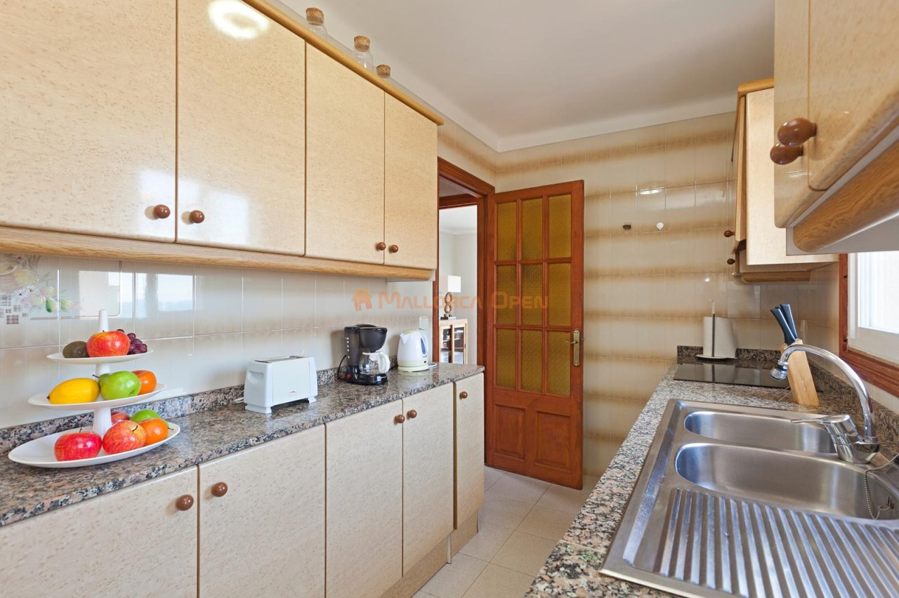 Seafront apartment in Cala Mandia