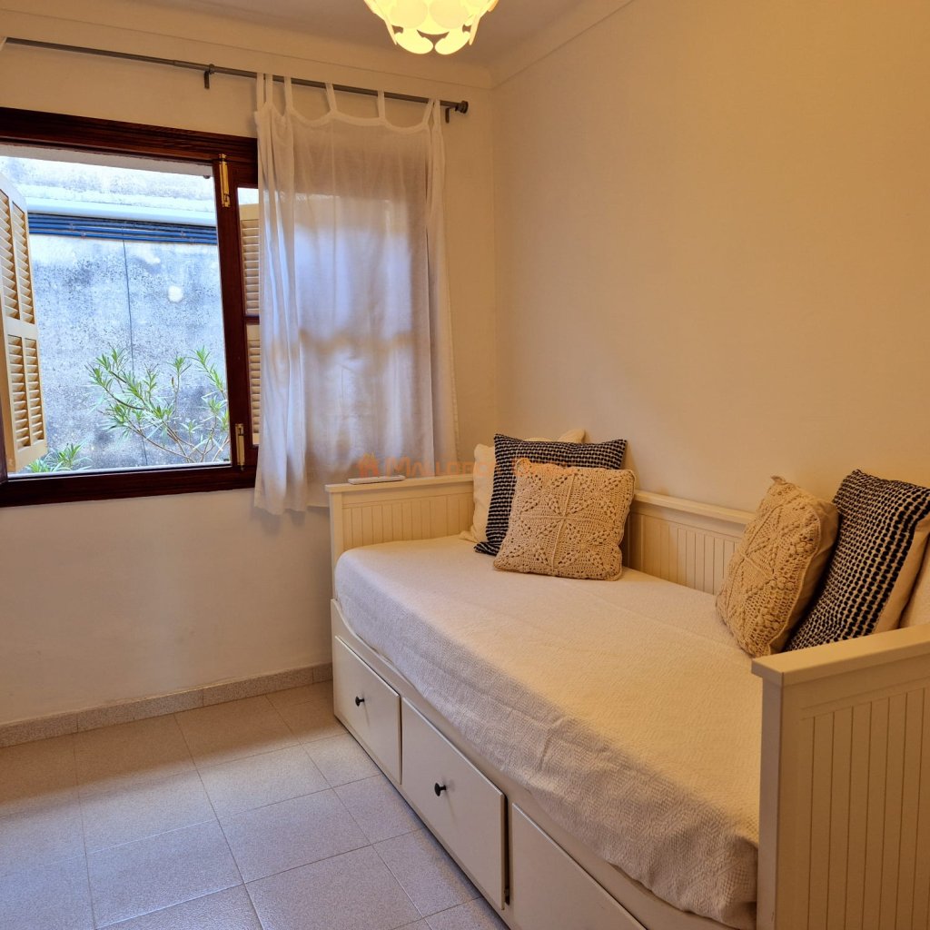 Seafront apartment in Cala Mandia