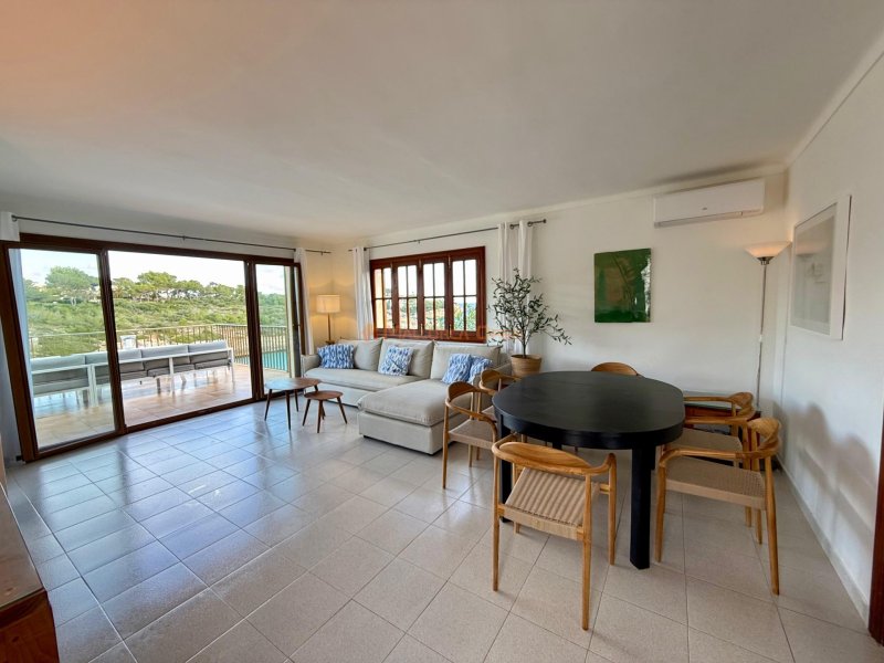 Seafront apartment in Cala Mandia