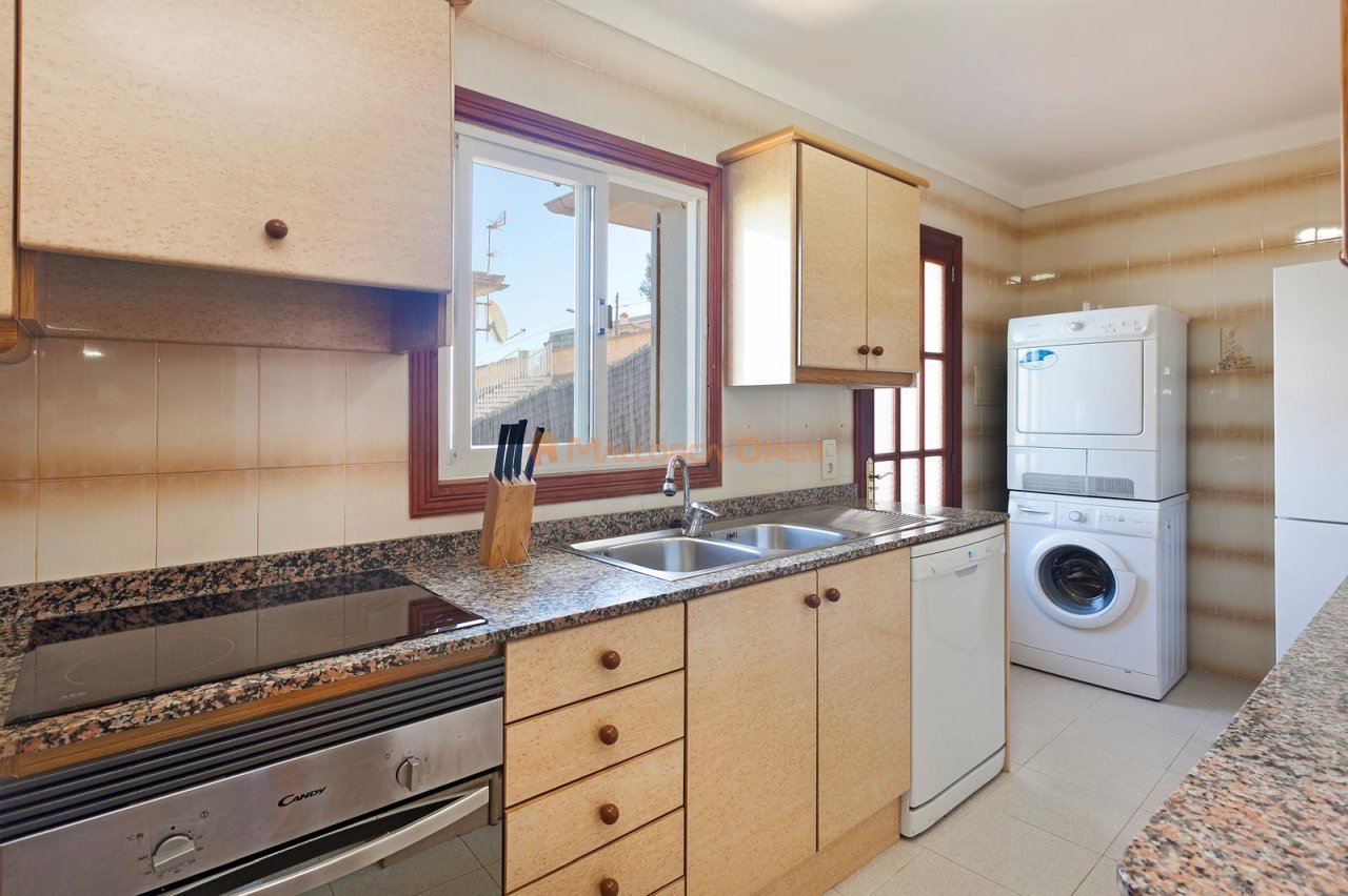 Seafront apartment in Cala Mandia