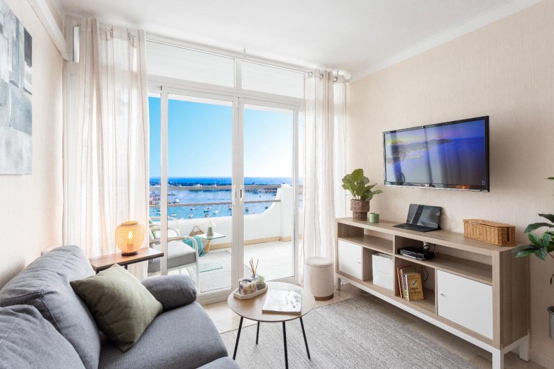 Wohnung in erster Meereslinie in Port Adriano zur Miete oder zum Kauf