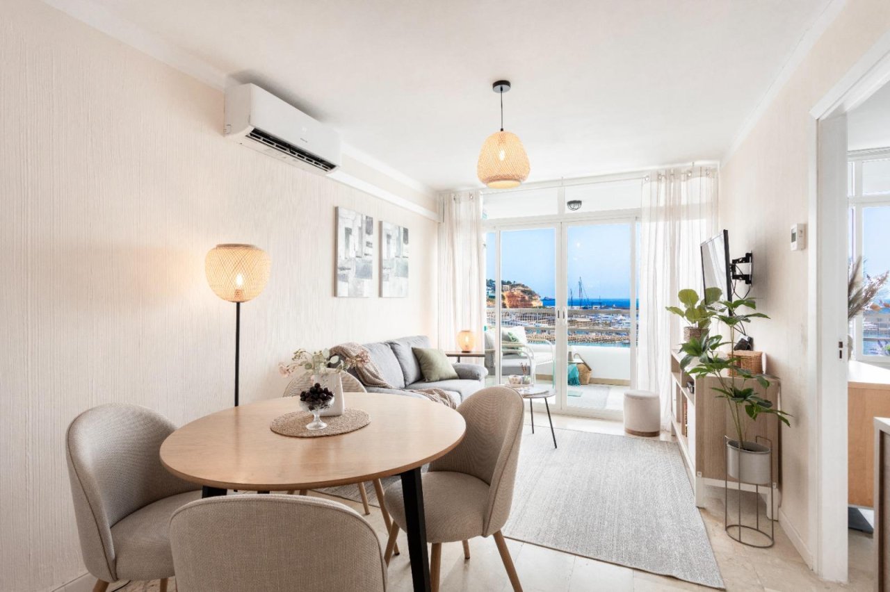Wohnung in erster Meereslinie in Port Adriano zur Miete oder zum Kauf