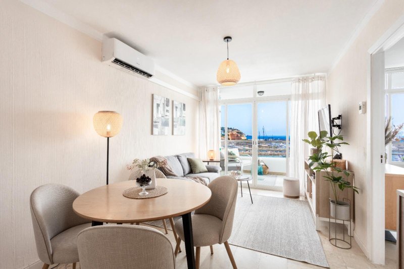 Wohnung in erster Meereslinie in Port Adriano zur Miete oder zum Kauf