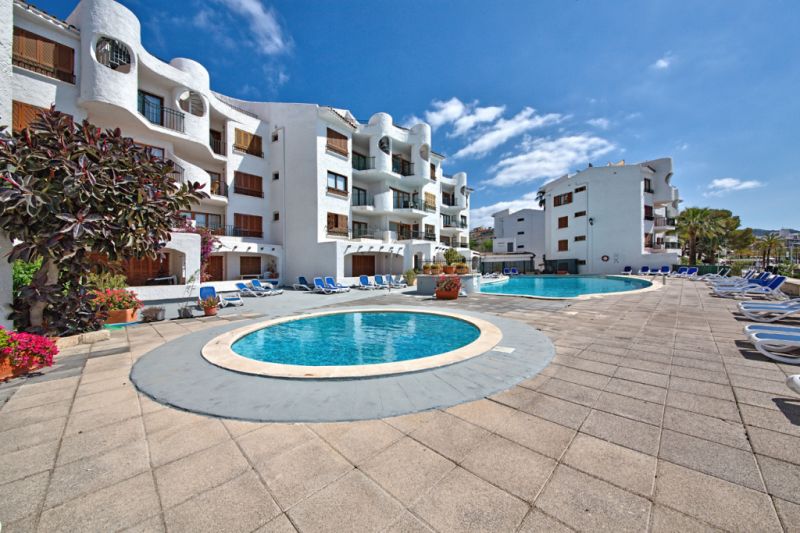 Wohnung in erster Meereslinie Pto. Alcudia mit Pool und in der Nähe des Hafens