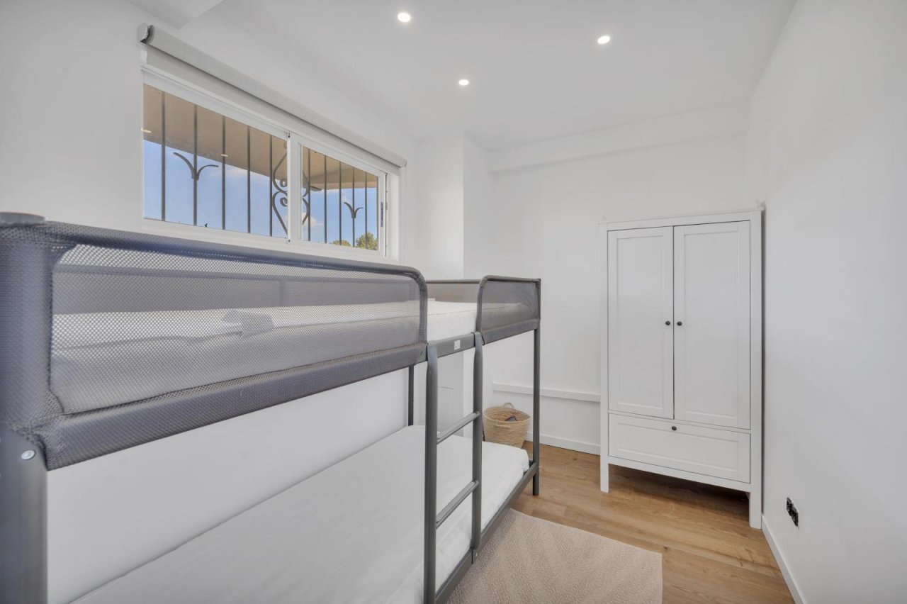 Apartment for rent in Portals Nous. Sea view & parking included