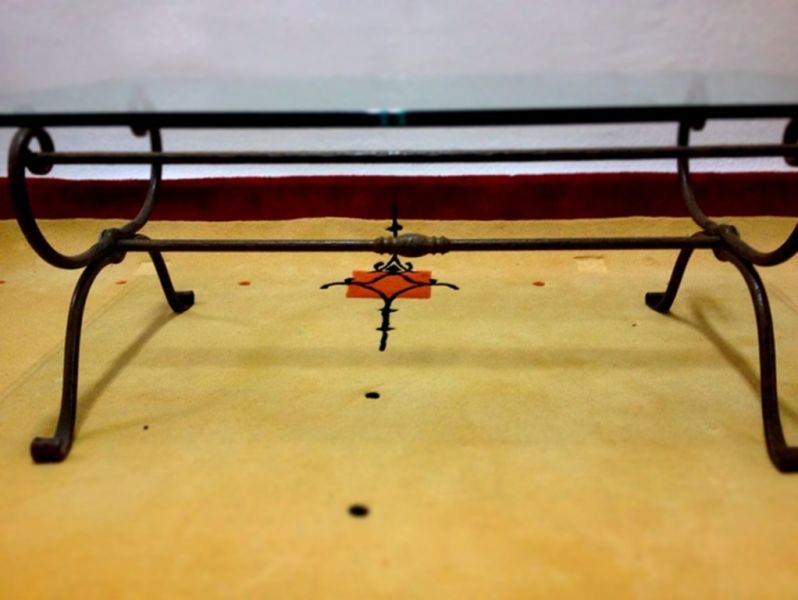 Living room coffee table iron frame finger-thick glass top 120 x 50