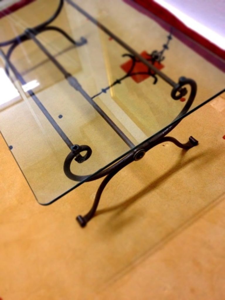 Living room coffee table iron frame finger-thick glass top 120 x 50