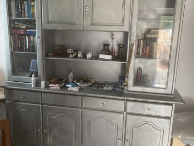 Wohnzimmer Schrank und Vitrine