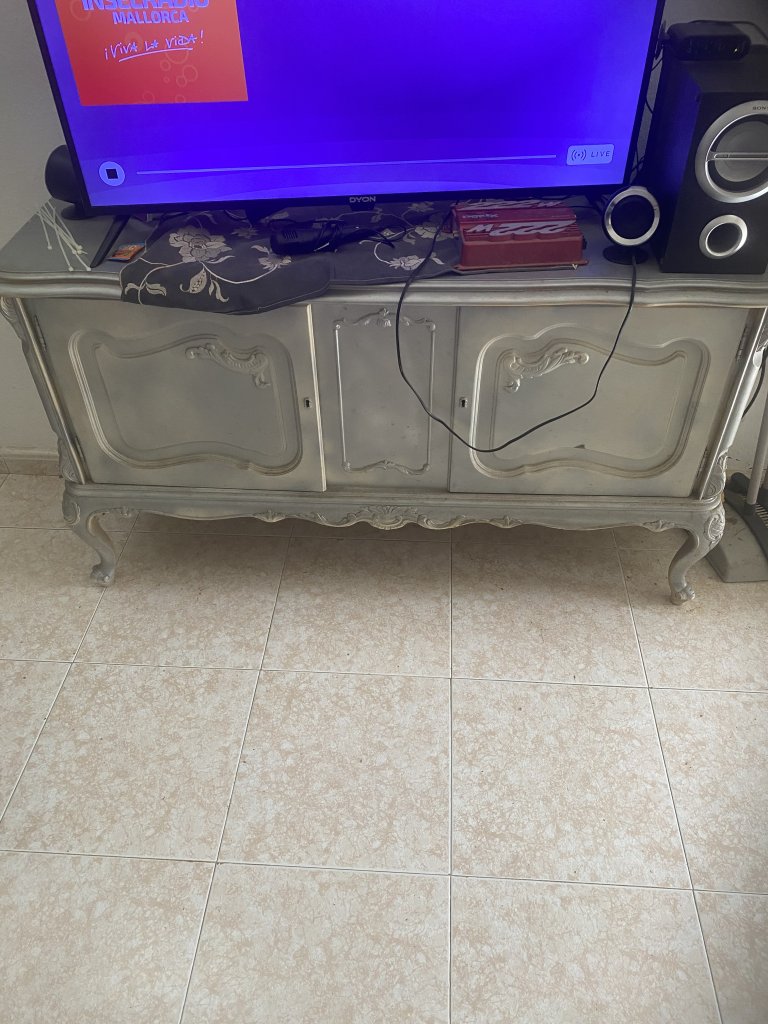 Wohnzimmer Schrank und Vitrine