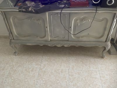 Wohnzimmer Schrank und Vitrine