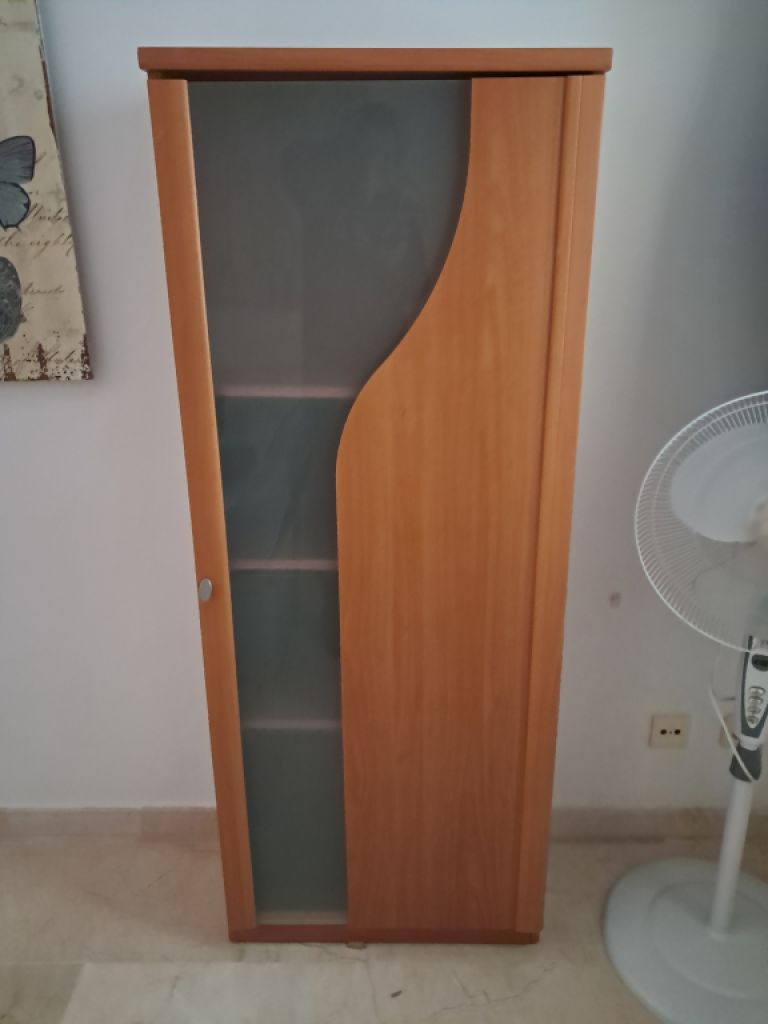 Wohnzimmerschrank mit Vitrine