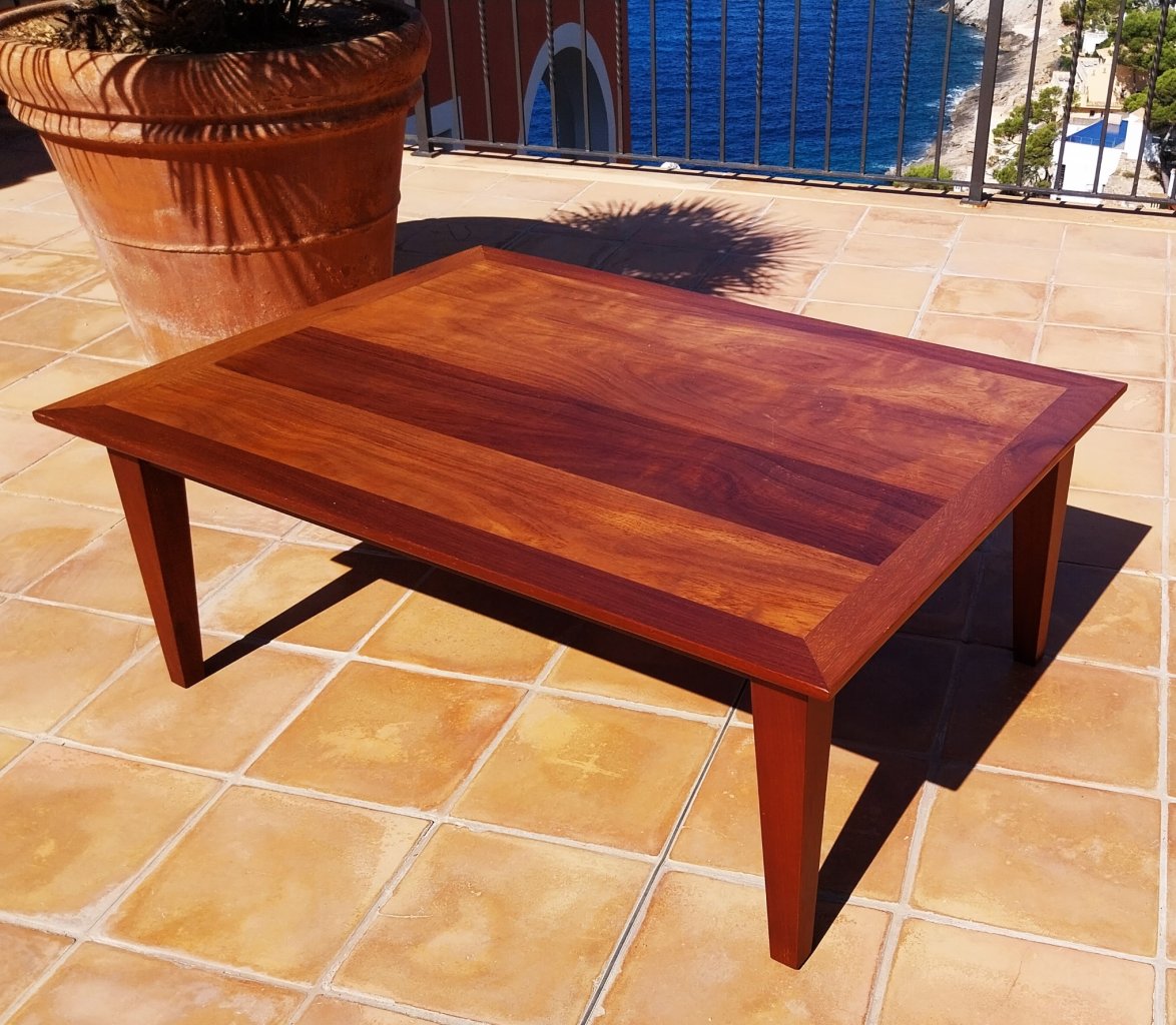 Mesa de salón madera maciza tropical