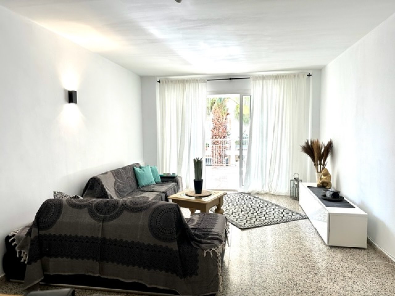 !! Beautiful 3-room apartment in top beach location for rent !!