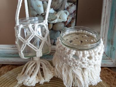 Hermosa decoración boho + platos de vidrio dorados