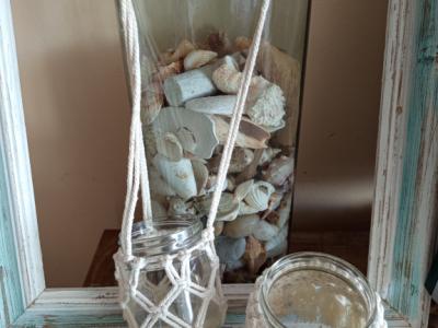 Hermosa decoración boho + platos de vidrio dorados