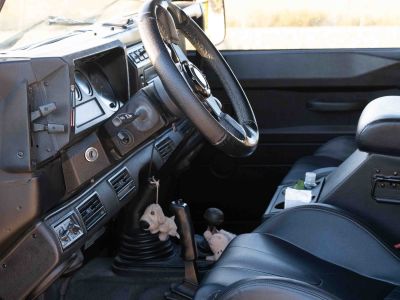 Precioso Land Rover Defender TD5 con A/A - Matriculación española