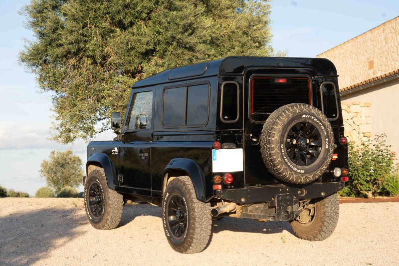 Precioso Land Rover Defender TD5 con A/A - Matriculación española