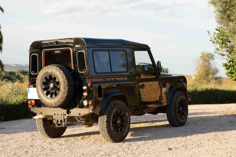 Precioso Land Rover Defender TD5 con A/A - Matriculación española