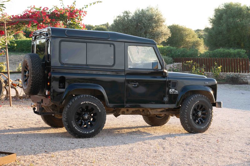 Precioso Land Rover Defender TD5 con A/A - Matriculación española