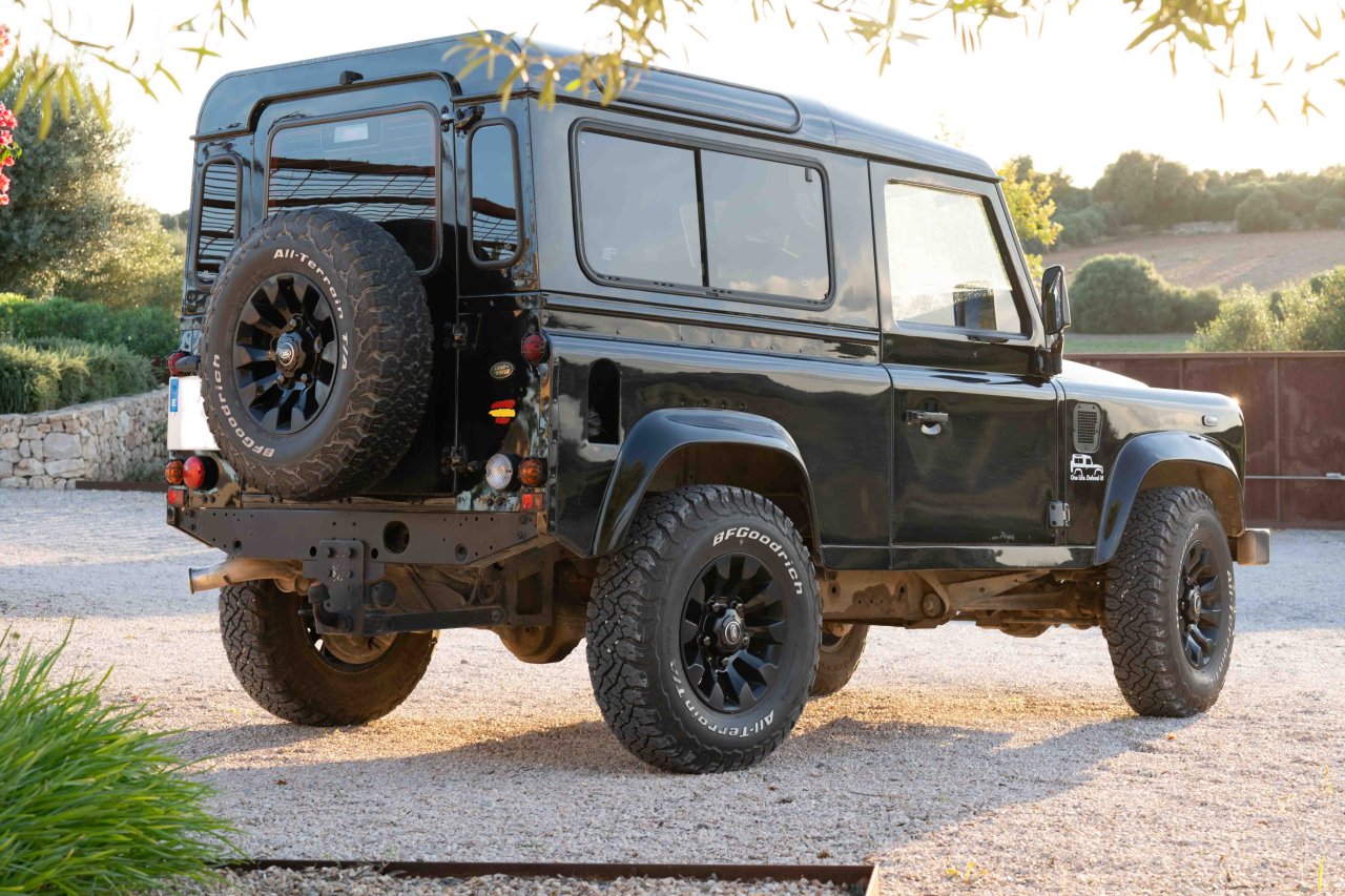 Precioso Land Rover Defender TD5 con A/A - Matriculación española