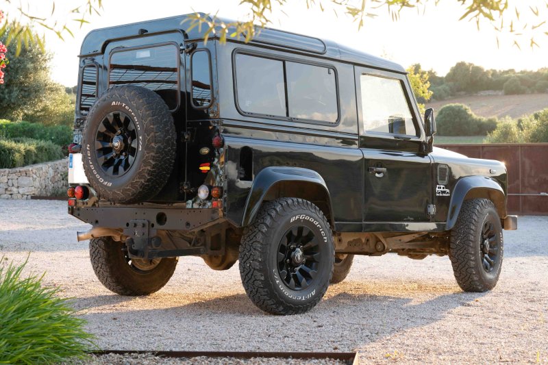 Precioso Land Rover Defender TD5 con A/A - Matriculación española