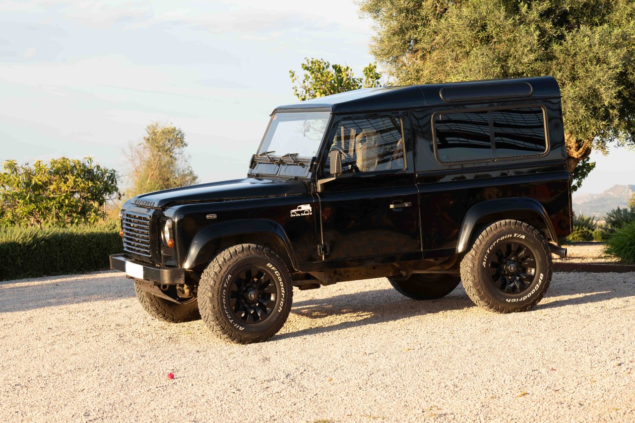 Precioso Land Rover Defender TD5 con A/A - Matriculación española