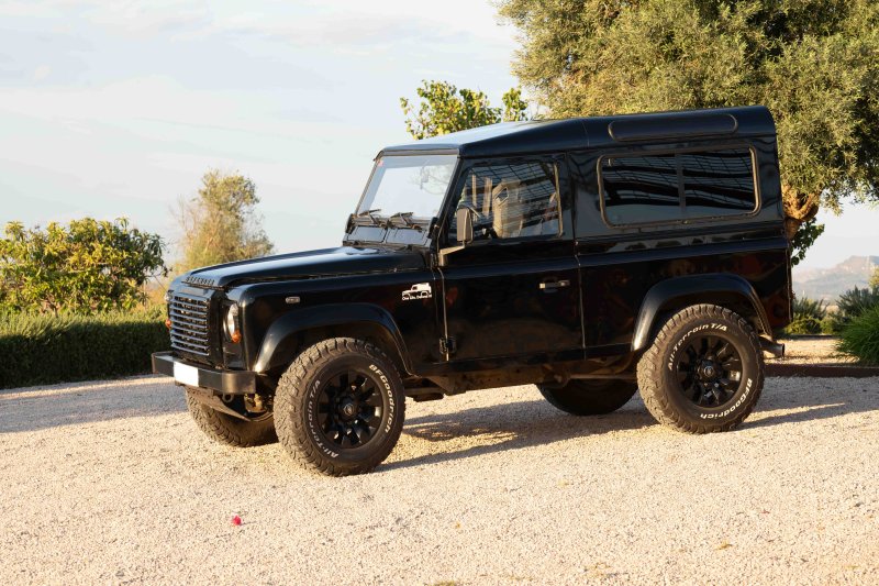 Precioso Land Rover Defender TD5 con A/A - Matriculación española