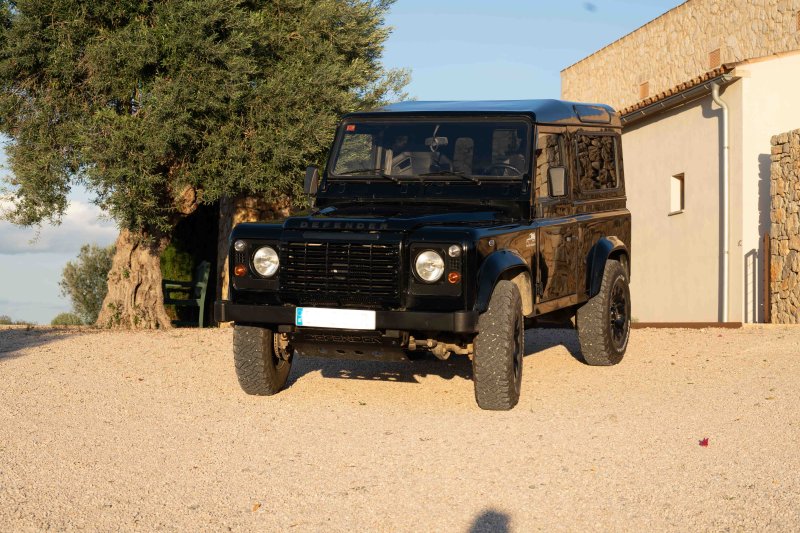 Precioso Land Rover Defender TD5 con A/A - Matriculación española