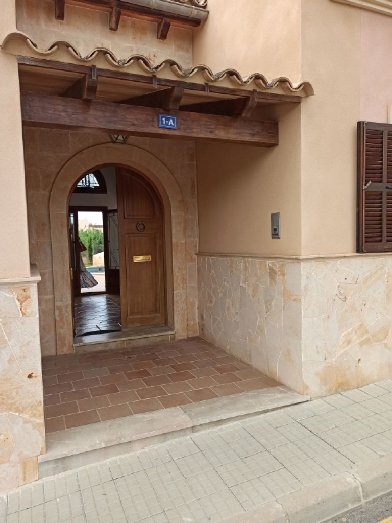 Wunderschönes Stadthaus mit Pool Son Carrio