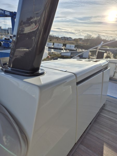 Yachtpolitur und -pflege
